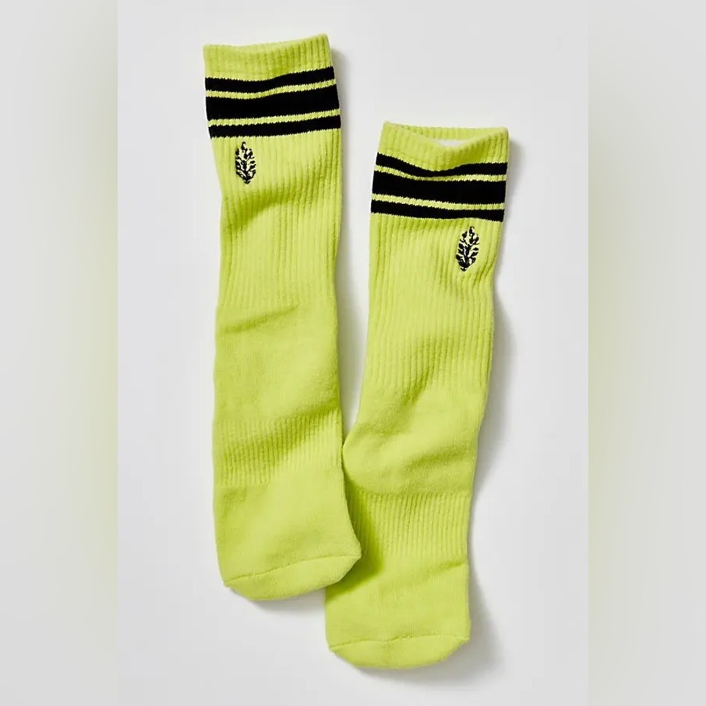NWT LUCKY HONEY Movement Logo Stripe Crew Socks